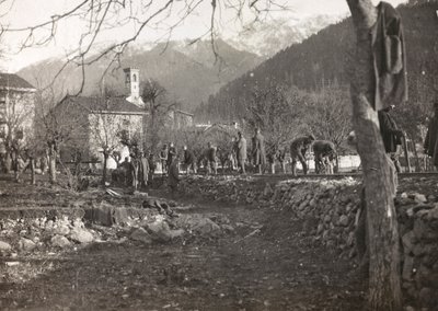 Album "Meine weltkriegs - Erinnerungen South-West Front (Carinthie, Italie, Tyrol du Sud) 31/03/1915-12/11/1918 - Josef Zohles Wien" : soldats au travail pour le commandement - Josef Zohles