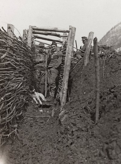 Album "Meine weltkriegs - Erinnerungen Front sud-ouest (Carinthie, Italie, Tyrol du Sud) 31/03/1915-12/11/1918 - Josef Zohles Wien ": tranchée (photo n/b) - Josef Zohles