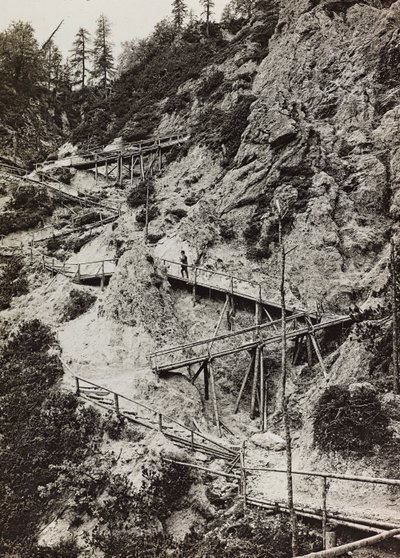 Album "Meine weltkriegs - Erinnerungen South-West Front (Carinthie, Italie, Tyrol du Sud) 31/03/1915-12/11/1918 - Josef Zohles Wien": passerelles en bois vers la montagne - Josef Zohles