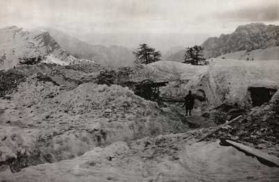 Album "Meine weltkriegs - Erinnerungen South-West Front (Carinthie, Italie, Tyrol du Sud) 31/03/1915-12/11/1918 - Josef Zohles Wien": tranchées dans la neige des - Josef Zohles