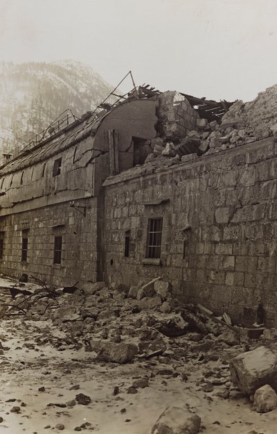 Album "Meine weltkriegs - Erinnerungen South-West Front (Carinthie, Italie, Tyrol du Sud) 31/03/1915-12/11/1918 - Josef Zohles Wien": décombres d