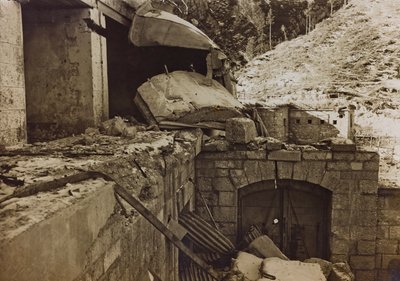 Album "Meine weltkriegs - Erinnerungen South-West Front (Carinthia, Italie, South Tyrol) 31/03/1915-12/11/1918 - Josef Zohles Wien": décombres d
