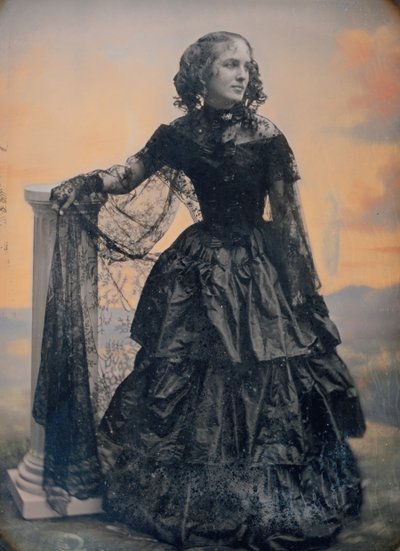 Femme en robe de taffetas noir et châle en dentelle - Josiah Johnson Hawes, Albert Sands Southworth