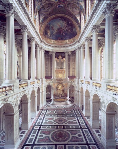 Vue intérieure de la chapelle, commencée en 1699 et achevée par Robert de Cotte en 1710 - Jules Hardouin Mansart