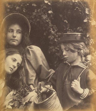 Elizabeth Keown, Kate Keown, et Freddy Gould, c. 1866-1868 - Julia Margaret Cameron