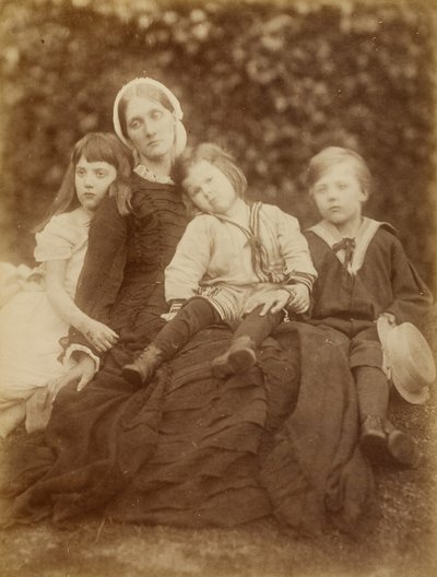 Mme Herbert Duckworth avec Florence Fisher, George Duckworth et Herbert Fisher, août 1872 - Julia Margaret Cameron