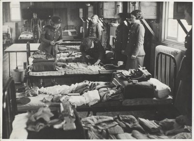 Inspection de kit, 1939-45 - Jurian van Streeck or Streek