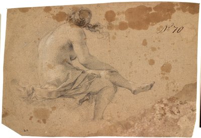Modèle féminin assis partiellement de dos avec la jambe gauche, soutenue par le bras droit, sur le genou droit et avec un drapé lâche autour du bas du corps - KKSgb5537 Ubekendt