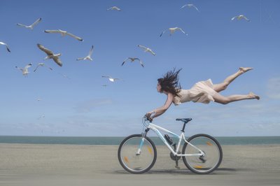 Vélo de plage « Flying Woman » - Karim Aboukelela