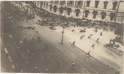 Troupes gouvernementales tirant sur des manifestants, 4 juillet 1917, 1917 - Karl Karlovich Bulla