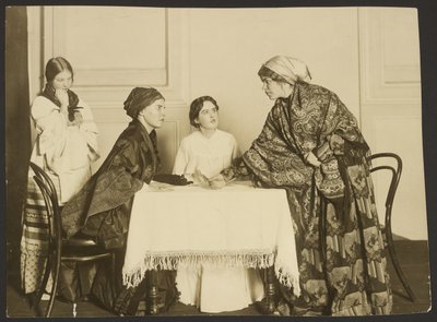 École secondaire féminine de Saint-Pétersbourg, pièce de Gogol "Le mariage". - Karl Karlovitz Bulla
