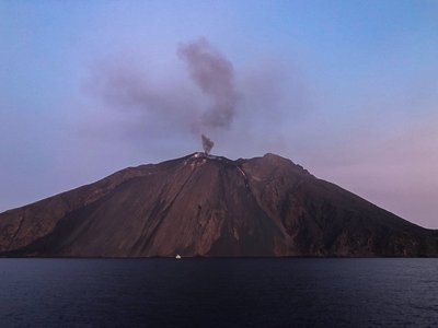 Stromboli under Guard 2019 - Katha Wood