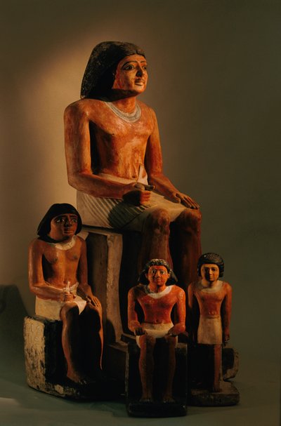 Quatre statues en calcaire peint de l