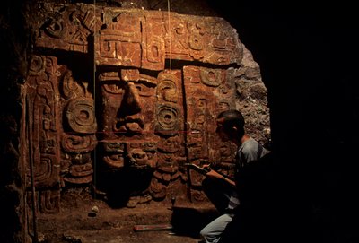 Maya; Copan; Honduras; archéologie; période classique; tombe, Robert Sharer, excavation - Kenneth Garrett