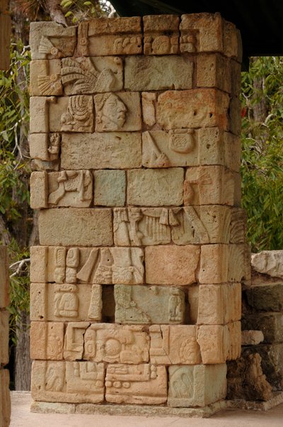Montée et chute des Mayas, Copan, Honduras, Détails du glyphe de 18 Lapin, Temple 18, Maya - Kenneth Garrett