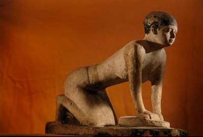 Statue en calcaire peint d