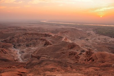 Lever du soleil sur la Vallée des Rois, Vue depuis le sommet d