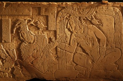 Banc du trône du Temple 21, sculpture du roi Akhal Mo Nab, Palenque, Mexique, 2005 (photo) - Kenneth Garrett