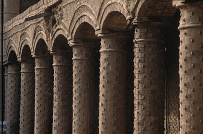 mm7167, Caravanserail, ancien, poste de commerce juif, Étoile de David sur les colonnes, Hérat, Mé, 2004 (photo) - Kenneth Garrett