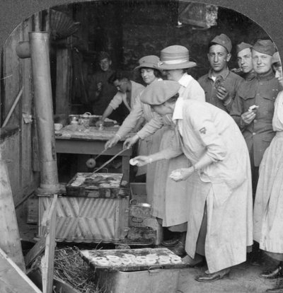 Beignets pour les soldats, Montabaur sur le Rhin, Allemagne, vers 1918-1919 - Keystone View Company