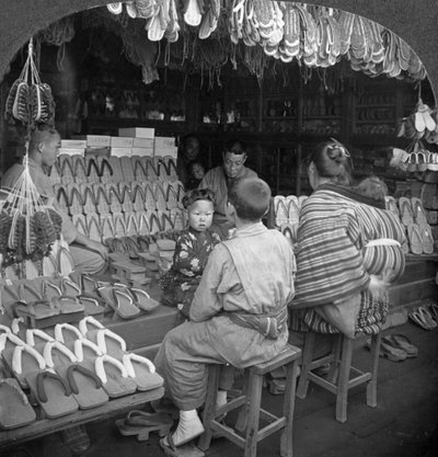 Magasin de chaussures japonais, début du 20ème siècle - Keystone View Company