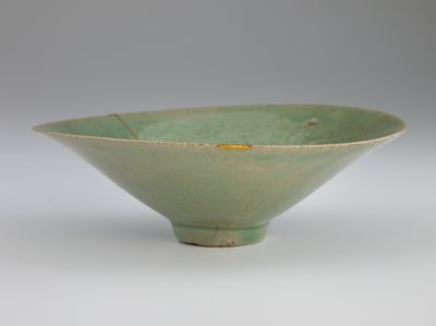 Bol avec motif moulé et incisé de grues et de nuages, 12ème siècle - Korean School