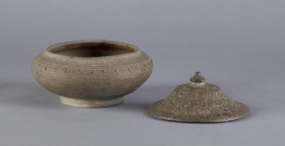 Boîte avec couvercle, dynastie Silla, 55 av. J.-C.-935 - Korean School