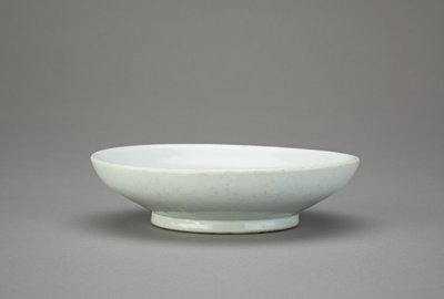 Plat avec inscription d