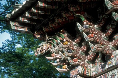 Temple Sŏgwŏng-sa, comté de Kosan, province de Kangwon, Corée du Nord, détail du toit (photo) - Korean School
