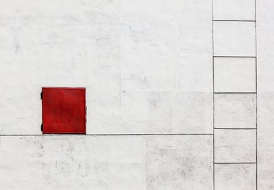 Place Rouge, Mur Blanc - Ksenia Voeykova