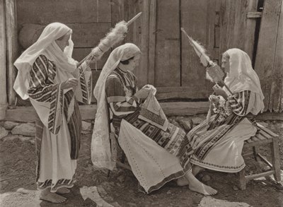 Roumanie : Tismana, fileuses - Kurt Hielscher