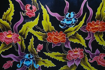 Tissu de sarong décoré de motifs floraux, île de Moorea, Îles de la Société, Polynésie française (détail) - Amadeo (after) Modigliani