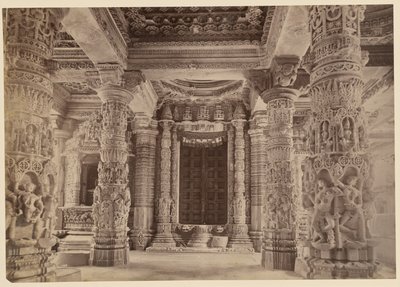 Porte et piliers supérieurs, temple de Delwara, Mont Abou - Lala Deen Dayal