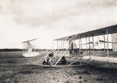 Léon Bollée travaillant sur l