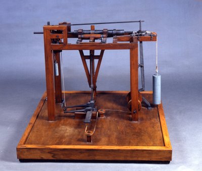 Modèle en bois du « Battiloro », un marteau à battre les métaux précieux par Léonard de Vinci (1452-1519) Musée des Sciences et des Techniques, Milan. - Leonardo da (after) Vinci