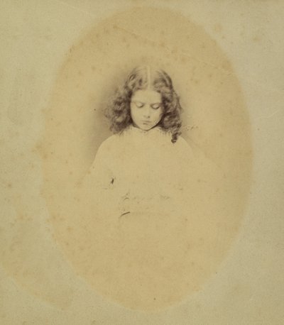 Edith Liddell assise à côté d
