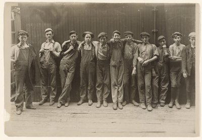 Groupe de jeunes boursiers travaillant dans une conserverie à Indianapolis, Indiana - Lewis W. Hine