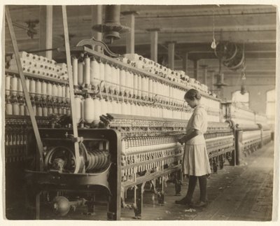 [Filière de quatorze ans, Brazos Valley Cotton Mill, Ouest du Texas]. - Lewis W. Hine