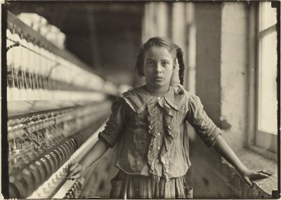 Une fileuse de dix ans dans une filature de coton de Caroline du Nord - Lewis W. Hine