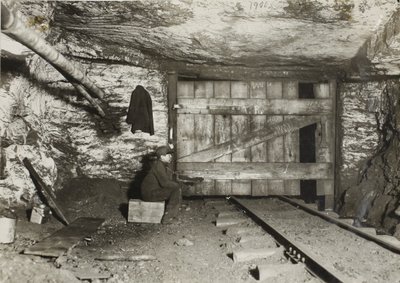 Garçon attendant le passage du charbon - Lewis Wickes Hine