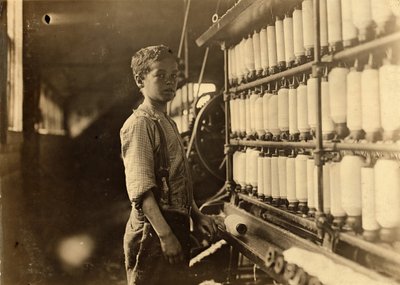 John Dempsey, 11 ou 12 ans, travailleur du samedi dans la salle de filature de Jackson Mill, Fiskeville, Rhode Island, 1909 - Lewis Wickes Hine