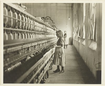 Sadie Pfeifer, fileuse dans une filature de coton, Lancaster, Caroline du Sud - Lewis Wickes Hine