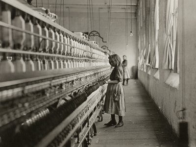 Sadie Pfeifer, fileuse dans une filature de coton, Lancaster, Caroline du Sud - Lewis Wickes Hine