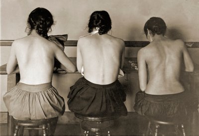 Filles à la machine à coudre, vers 1917 - Lewis Wickes Hine