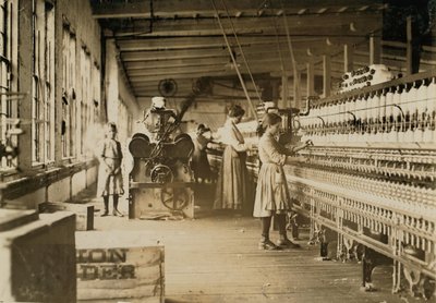 Deux jeunes fileuses dans les Catawba Cotton Mills, Newton, Caroline du Nord, 1908 - Lewis Wickes Hine