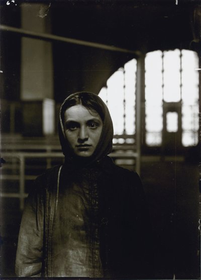 Jeune juive russe, Ellis Island, 1905 - Lewis Wickes Hine