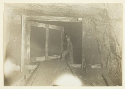 Jeune trappeur dans une mine de charbon en Virginie occidentale) - Lewis Wickes Hine