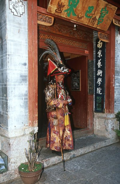 Chine, Yunnan, Lijiang, homme en costume traditionnel Naxi - Unbekannt Unbekannt