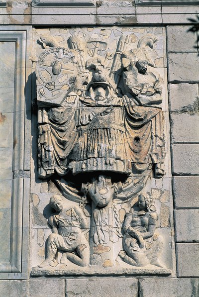 Gros plan de sculptures sur un mur, Trophée des Alpes, La Turbie, Provence-Alpes-Côte d