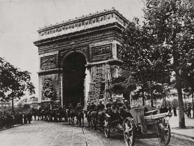 Troupes allemandes défilant sur la Place de l